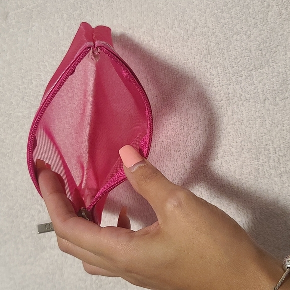 Makeup bag - Picture 2 of 2